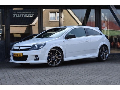 Opel ASTRA GTC 2.0 T OPC 2.0T Nürburgring edition nr 26 /