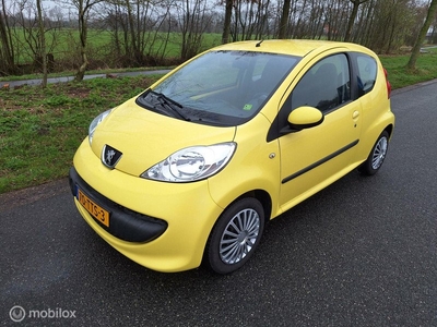 Peugeot 107 1.0 12V BJ 2005 - Yellow Stone met Nieuwe APK.