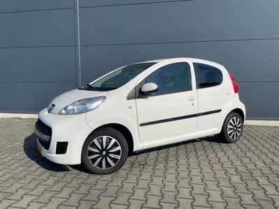 Peugeot 107 1.0-12V XS airco / toerenteller / getint glas