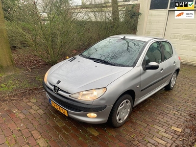 Peugeot 206 1.4 luxeGentry Nieuwe Apk!! Airco! 5drs!