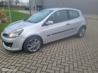 Renault Clio 1.6-16V