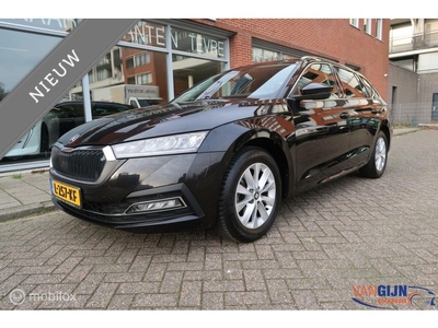 Skoda Octavia Combi 1.0 TSI Business carpaly Navi