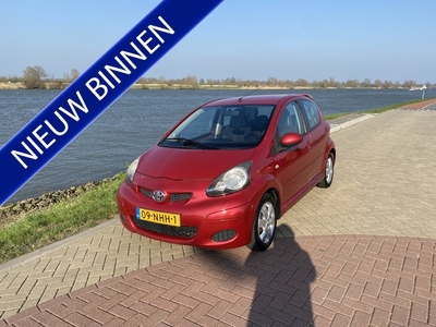 Toyota Aygo 1.0-12V Aspiration Red AIRCO.LMV. (bj 2010)