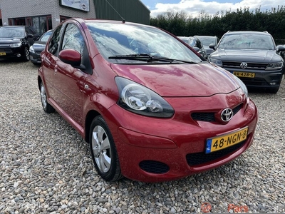 Toyota Aygo 1.0-12V Aspiration Red,Airco,5drs,half leer!