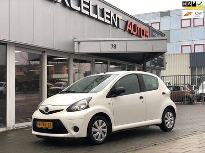 Toyota Aygo 1.0 VVT-i Now - 5 Deurs - Airco