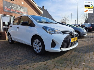 Toyota Yaris 1.0 VVT-i Aspiration. Zeer netjes en goed