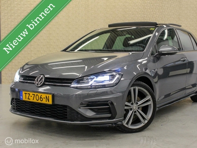 VOLKSWAGEN GOLF 1.5 TSI Highline Business R Pano dak Dyn audio Led