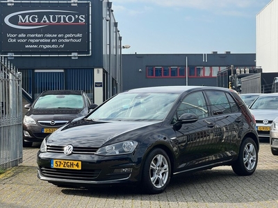 Volkswagen Golf 1.6 TDI Highline R-Line Lane Assist