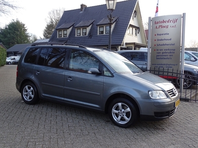 VOLKSWAGEN TOURAN 1.6-16V FSI Trendl.