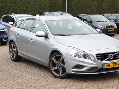 Volvo V60 1.6 T3 R-Design / Trekhaak / Camera / Leder / Navigatie / 18'' / Stoelverwarming