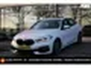 BMW 1-serie 118i Executive Edition PANO-DAK DEALER OND. NL-AUTO!