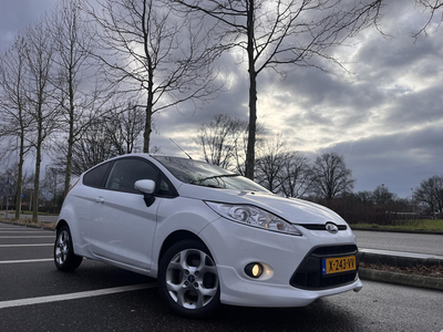 Ford Fiesta 1.4 ST-LINE 97 PK SPORT-MFT-WHITE EDITION