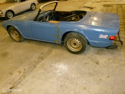 Triumph TR6 1974 met motor (geen kenteken) restauratie