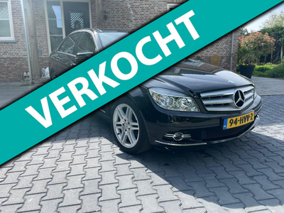 Mercedes-Benz C-klasse 180 / Panorama dak / stoelverwarming / Parkeersensoren v+a / NL auto