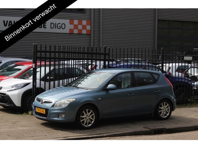 Hyundai i30 1.6i STYLE HB 5 drs 100% OH. PDC A. Auto airco.