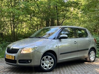 Škoda Fabia 1.6-16V AUTOMAAT NL-AUTO! AIRCO CRUISE!