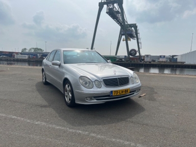 Mercedes Benz E-Klasse e240 Benzine Automaat 2003 Zilver