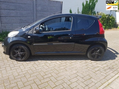 Peugeot 107 1.0-12V XS sport met airco met maar104000km