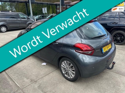 Peugeot 208 1.2 PureTech 5-deurs 1e eig Navi Clima Trekhaak