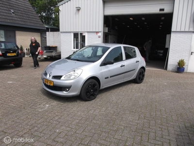 Renault Clio 1.2-16V Authentique 5drs airco apk 167000 km!!!