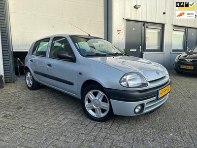 Renault Clio 1.4 RN Automaat