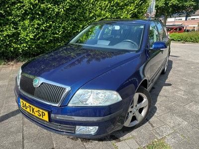 Skoda Octavia Combi MET NIEUW COPELING SET, CRUISE CONT