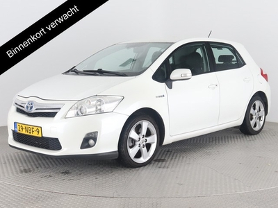 Toyota Auris 1.8 Full Hybrid Executive Navigatie Half