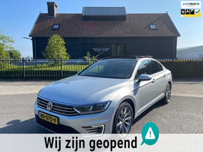 Volkswagen Passat 1.4 TSI GTE Highline PANORMADAK LEER NAVI