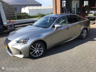 Lexus IS Benzine