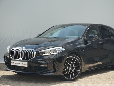 BMW 1-SERIE 5-deurs 118i Executive M Sport Automaat / Comfort Acces / Premium Pack - Spring Sale