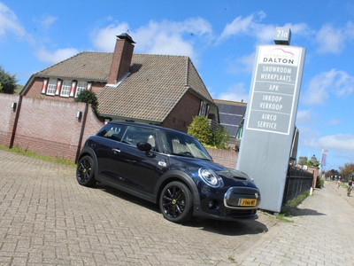 MINI MINI Electric Yours 1e EIGENAAR / €. 22.950,00 na SUBSIDIE €. 2000,00 / LEER / NAVIGATIE / PANORAMADAK / LAGE KM!