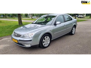 Ford Mondeo 1.8-16V Futura