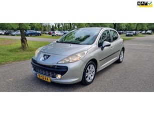 Peugeot 207 1.4-16V XT ... AIRCO / PANO