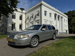 Volvo V70 2.0 T 5 AUT, AIRCO, VOLLEDER, faceliftserie