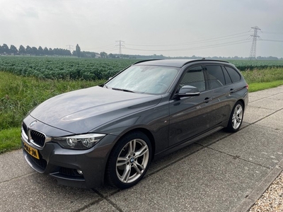 BMW 3 Serie Touring 318i M Sport leer, GROOT NAVISCHERM