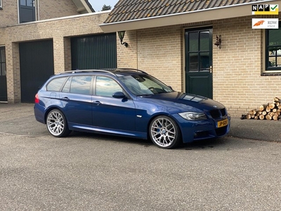 BMW 3-serie Touring 330i Dynamic ExecutiveAUTDAKTREKHAAK