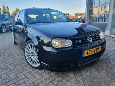 Volkswagen Golf 3.2 R32 4-Motion