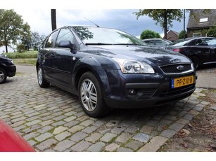 Ford Focus 1.6-16V ghia airco navi stoelverw. enz. apk