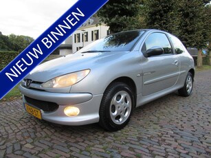 Peugeot 206 1.4 Quiksilver Airco Sportstoelen