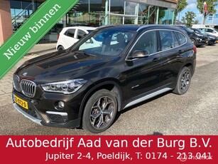 BMW X1 sDrive20i 192pk Centennial High Executive Trekgewicht 1800 kg , Panorama dak , Navigatie , Parkeerhulp , Leder bekleding stoel verwarming , full option , lage km stand , 1e eigenaar