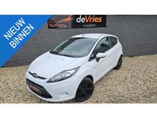 Ford Fiesta 1.4 Trend **FROZEN WHITE & BLACK RIMS**