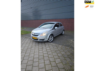 Opel Corsa 1.2-16V Enjoy met APK en kleine beurt.