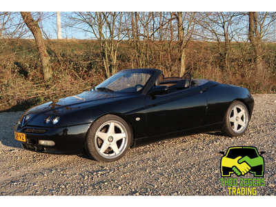 Alfa Romeo Spider 3.0-12V V6 L Heerlijk genieten in deze cabriolet.