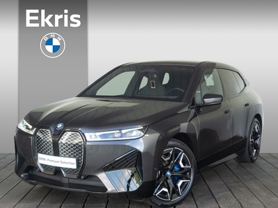 BMW IX xDrive40 High Executive 77 kWh Sportpakket / Luchtvering! / Integral Active Steering / Glazen panoramadak Sky Lounge / Trekhaak - Spring Sale