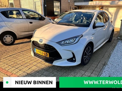 TOYOTA YARIS 1.5 Hybrid Dynamic | Stoelverwarming | Camera | Climate Control | Adaptieve Cruise Control | | LED Koplampen | LED Signatuur Premium | Parelmoer Lak | Privacy Glas | Licht Metalen Velgen | LED Achterlichten | Alarm Klasse 3! |