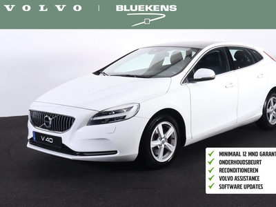 VOLVO V40 T3 Nordic Plus Luxury - Panoramadak - Parkeercamera achter - LED koplampen - Verwarmde voorstoelen - Parkeersensoren achter - Volvo On Call - Keyless entry - Cruise control - High performance audio - Standkachel - 17' LMV