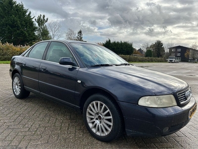 Audi A4 Limousine 2.4 V6 Advance