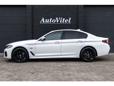 BMW 5 Serie 545e xDrive M-Sport, Schuifdak, Sportleder