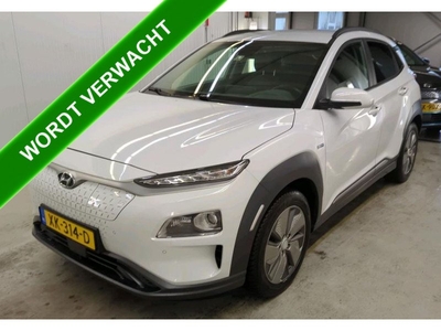 Hyundai KONA EV Premium 64 kWh 100%EV. *€2.000,- SUBSIDIE* / Navigatie / Pdc+Camera / Xenon / Leder / Stoelverwarming /