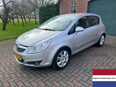 Opel Corsa 1.4-16V Cosmo Automaat Parkeersensoren Airco